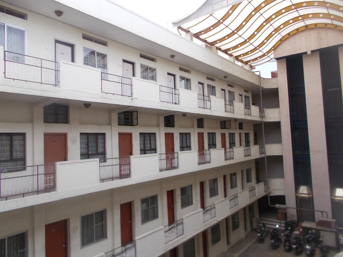 Modern Hotel Bengaluru Zewnętrze zdjęcie
